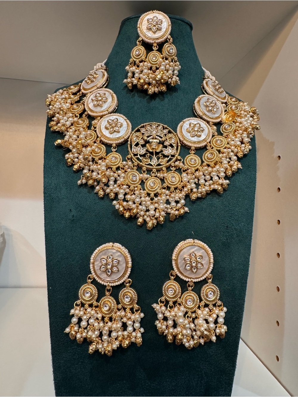 Fashion Jewelry Gold and Ivory Pearl Floral Choker Set